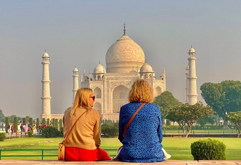 Mumbai: Private 2-Day Delhi & Agra Trip with Flights & Hotel