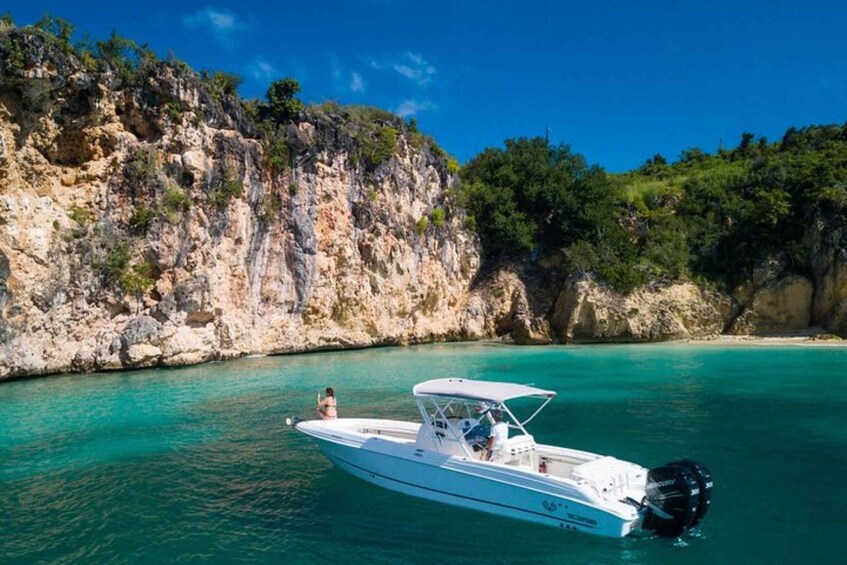 St Martin: Full-Day Private Boat Tour to Anguilla w/ Drinks