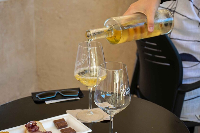 Picture 2 for Activity Alicante: Santa Bárbara Castle Wine Tasting with Cold Cuts