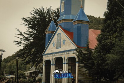 Inner Coast of Chiloé: Road and Sea.