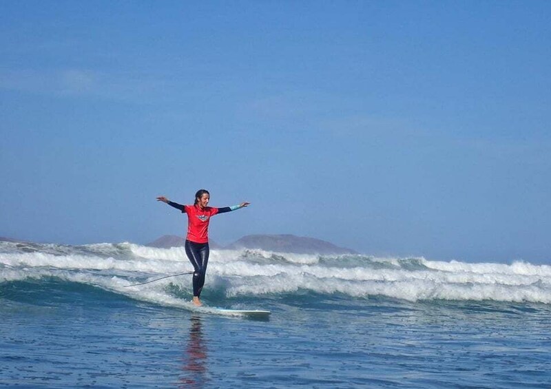 Lanzarote: Longboard surf lesson on Famara beach all levels