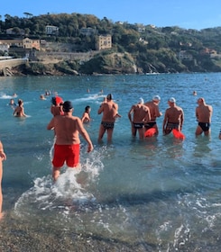 Minori: tour de natació a la costa d'Amalfi amb socorrista i vídeo GoPro