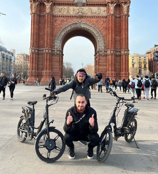 Picture 14 for Activity Barcelona: Gaudi Guided E-Bike Tour