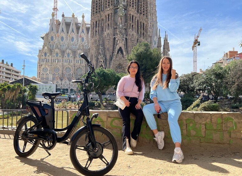 Picture 6 for Activity Barcelona: Gaudi Guided E-Bike Tour