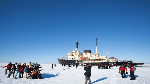 Rovaniemi: Icebreaker Sampo Cruise with Buffet and Ice Float