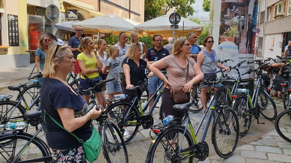 Vienna: City Highlights Guided Bike Tour