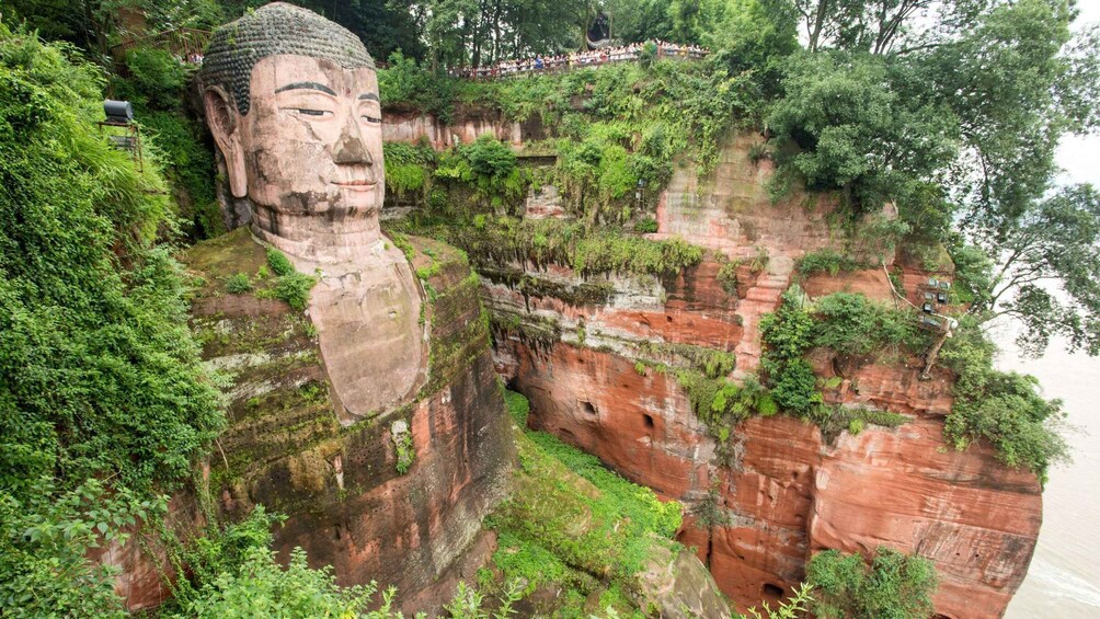 Chengdu: Private Round-Trip Transfer to Leshan Budda