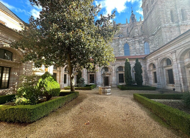 Picture 3 for Activity Astorga: Astorga Cathedral & South Tower Tour with Entry