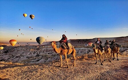 Dari Cappadocia: Perjalanan Menunggang Unta Saat Matahari Terbit atau Terbe...