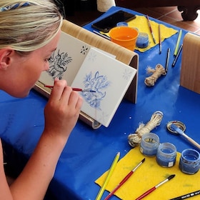 Tile painting workshop in the Algarve