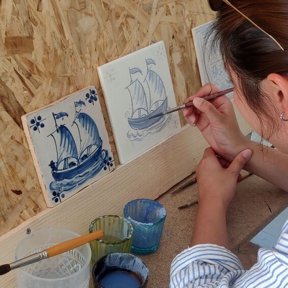 Tile painting workshop in the Algarve