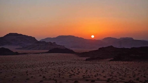 2H Jeep Tour Morning or Sunset Wadi Rum Desert Highlights