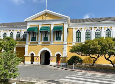 Willemstad: Old City Tour, Bridges, Fortresses & Murals