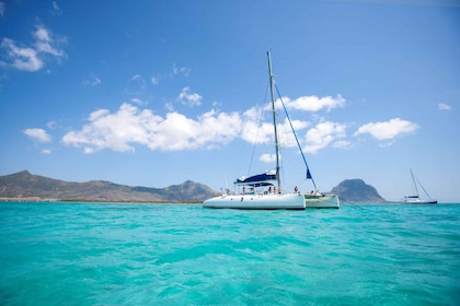 Grand Baie: Catamaran 3 Islands Cruise & Lunch on the Island