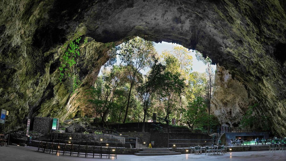 Picture 2 for Activity Mallorca: Half-Day Hams' Caves Tour with Pearl Shop Visit