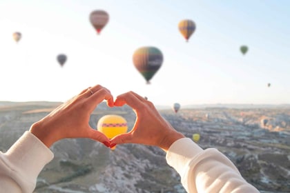 Kappadokien: Sonnenaufgang mit dem Heißluftballon beobachten