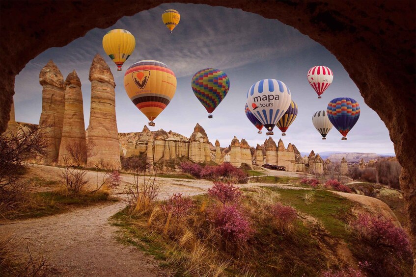 Picture 4 for Activity Cappadocia: Sunrise Hot Air Balloon Watching Experience