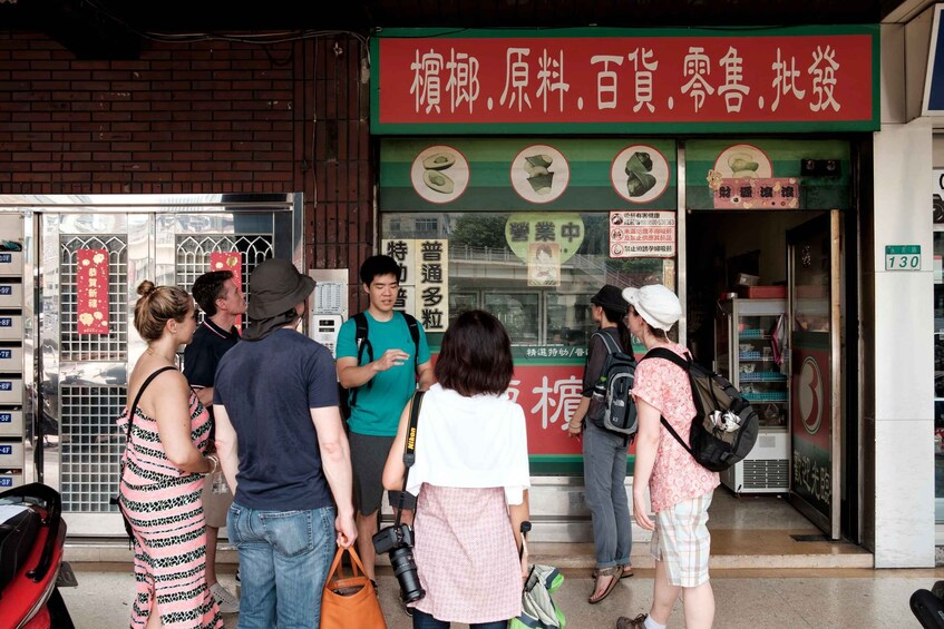 Picture 9 for Activity Iconic Food Tour: Local Street Food, Drinks & Sites