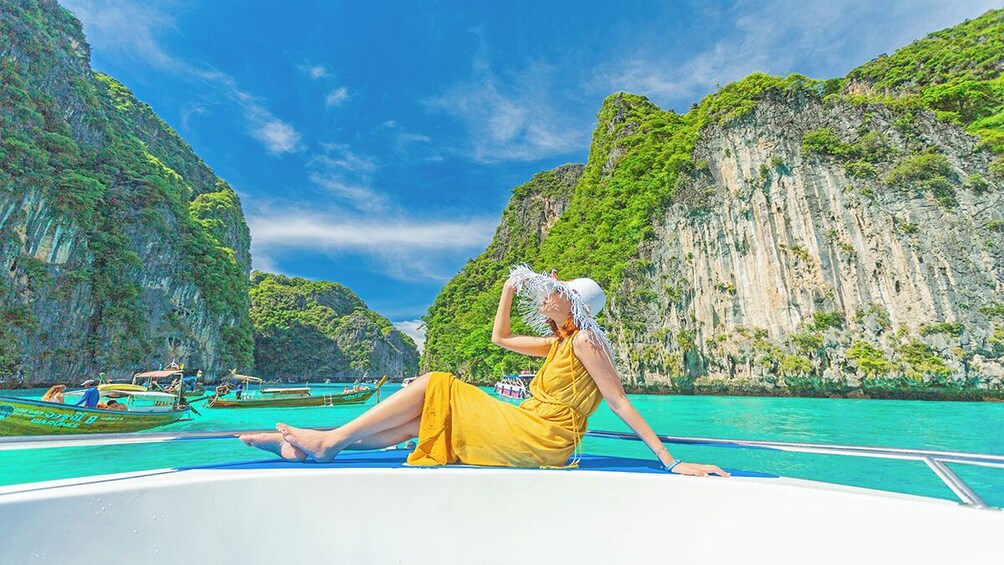 One Day Speed Boat Tour to Phi Phi Island, Maya Bay, and Khai Island 