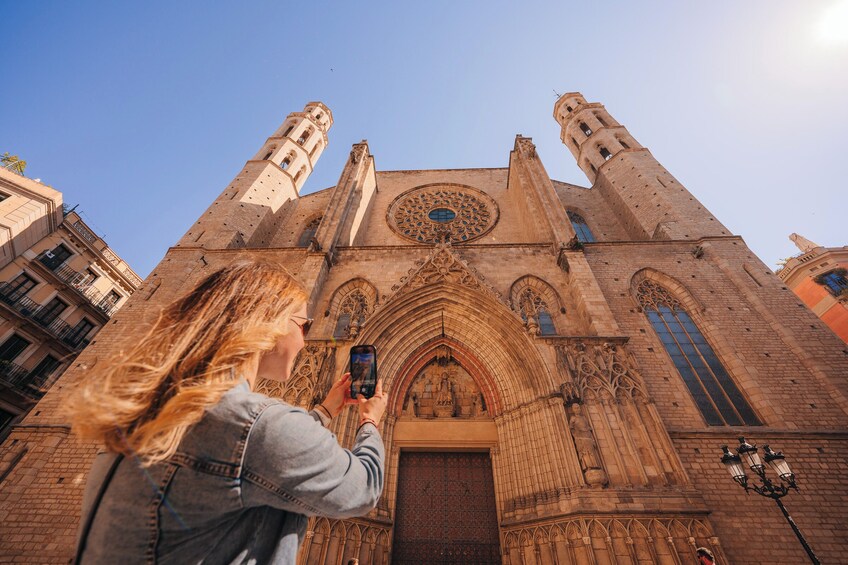 Barcelona’s Timeless Treasures: Centenarians Shops & Secrets