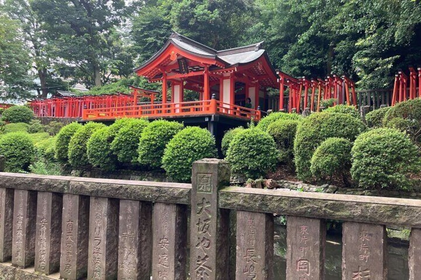 Nezu Shrine and Yanaka backstreet walking tour by Storyteller