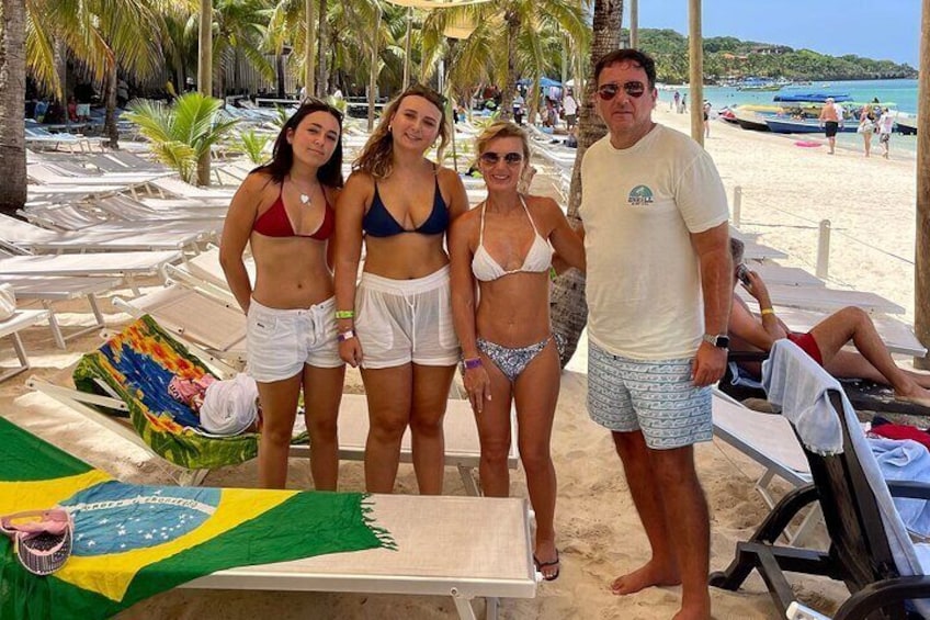 Unforgettable Family Vacations in Roatán’s West Bay.