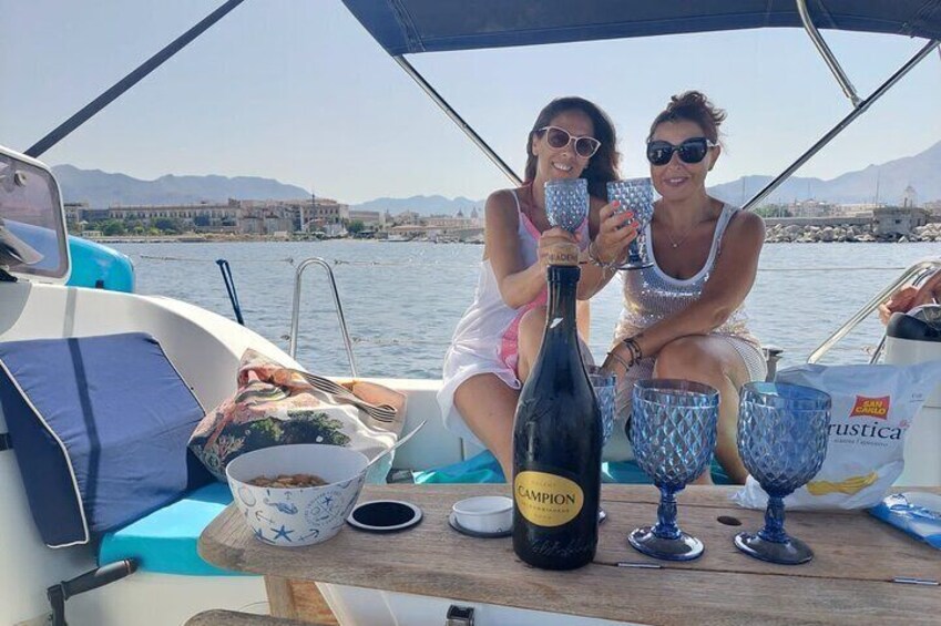 Private Sailing Boat Experience with Lunch and Drink in Palermo