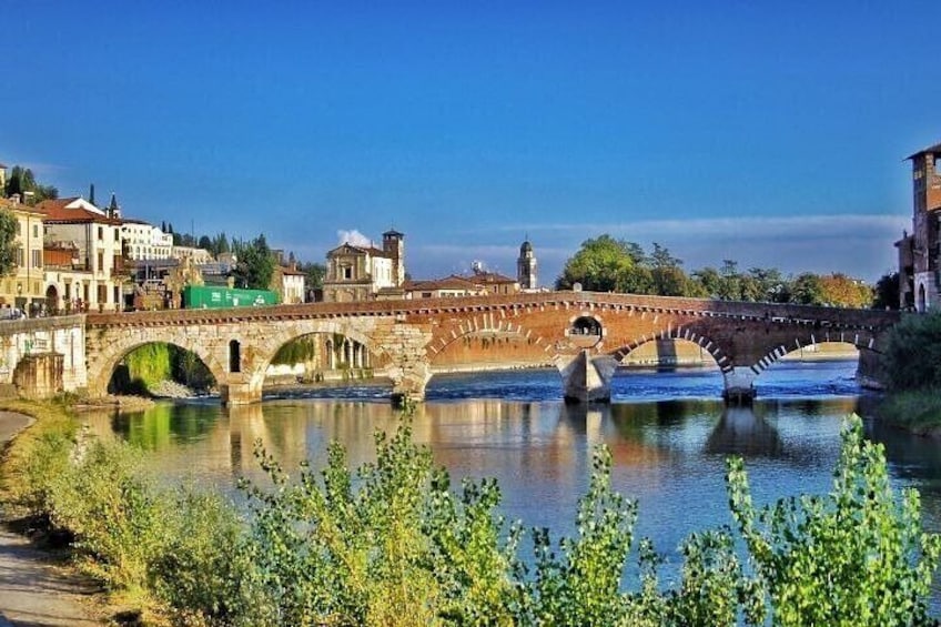 Verona : Highlights & Hidden Gems Private Walking Tour 