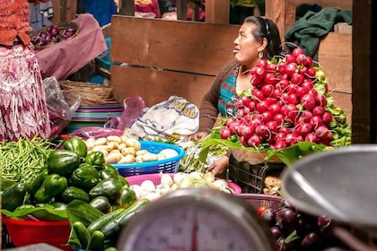 Antigua: Guatemalan Cooking Class with Market Tour