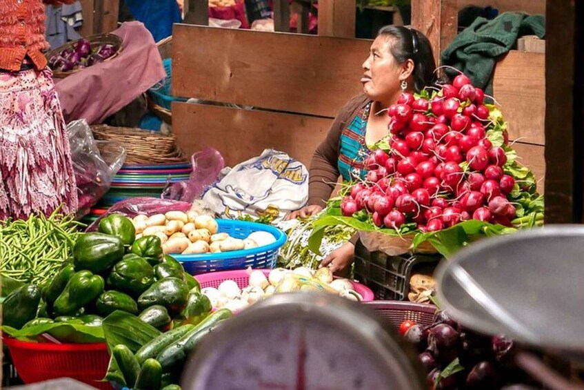 Antigua: Guatemalan Cooking Class with Market Tour