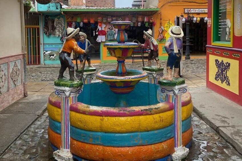 Guided tour to Peñol de Guatapé from Medellin