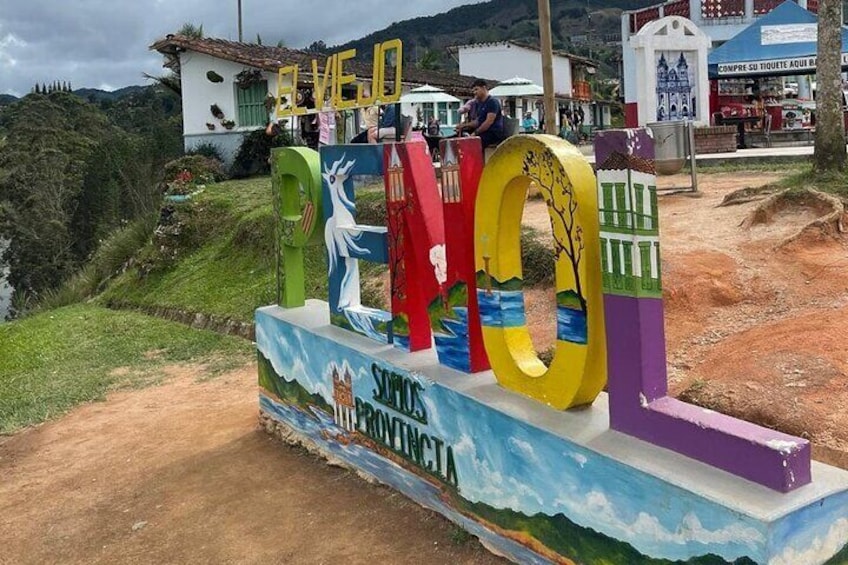 Guided tour to Peñol de Guatapé from Medellin