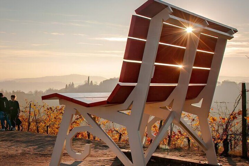 Picnic and large benches in Monforte d'Alba