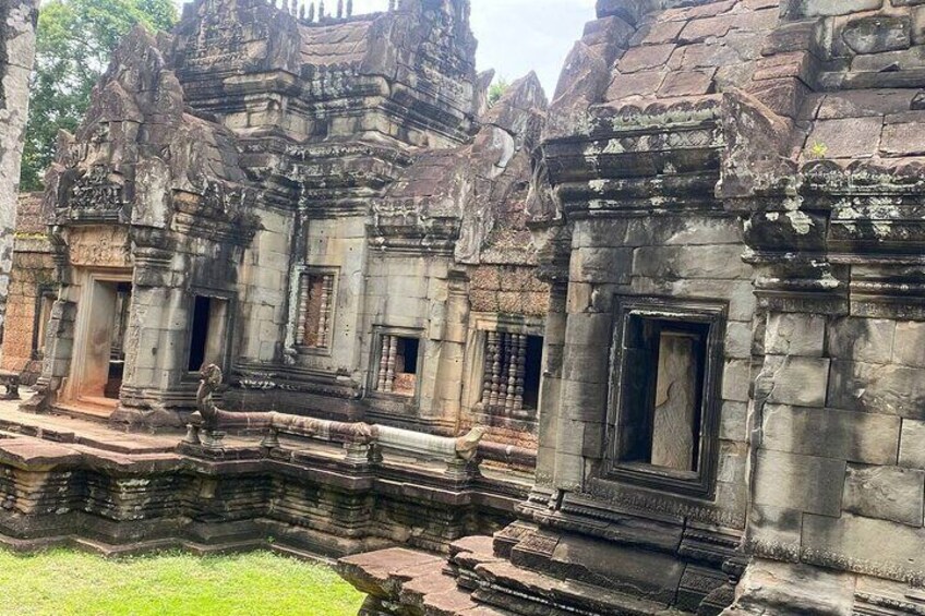 Private Banteay Srei and Roluos Group Temple Tour