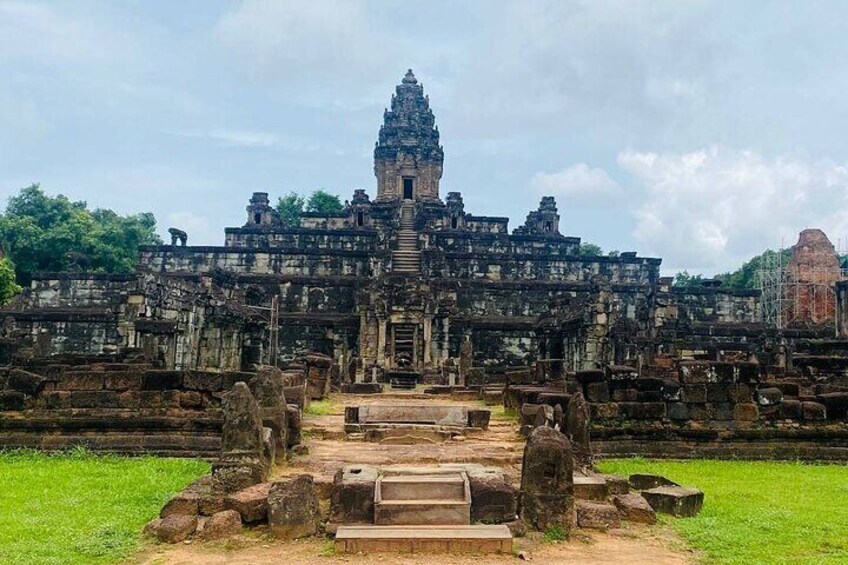Private Banteay Srei and Roluos Group Temple Tour