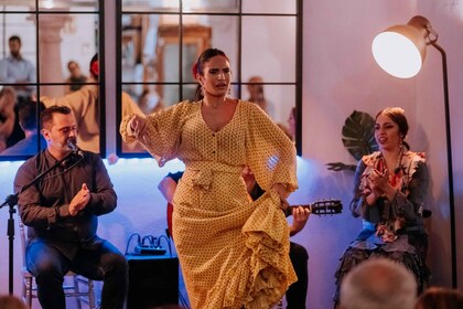 Córdoba: Tablao Flamenco at Doble de Cepa with Optional Meal