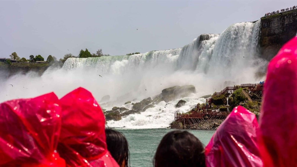 Toronto: Niagara Falls Tour with Skip-the-Line Boat Cruise