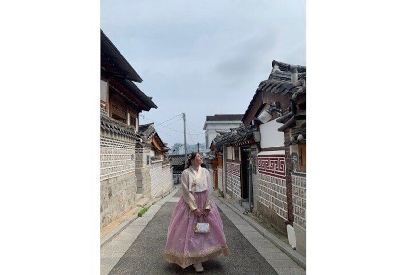 Gyeongbokgung to Bukchon in Hanbok Photography Walking tour