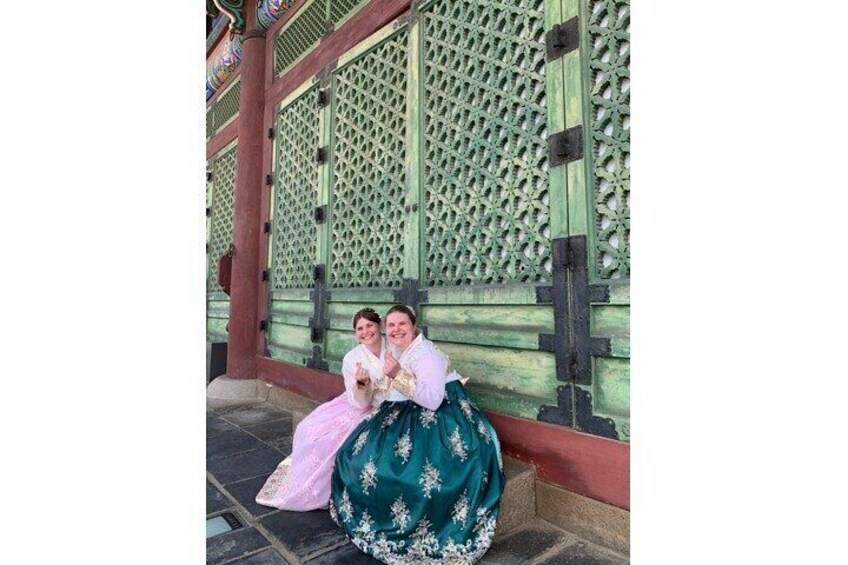 Gyeongbokgung to Bukchon in Hanbok Photography Walking tour