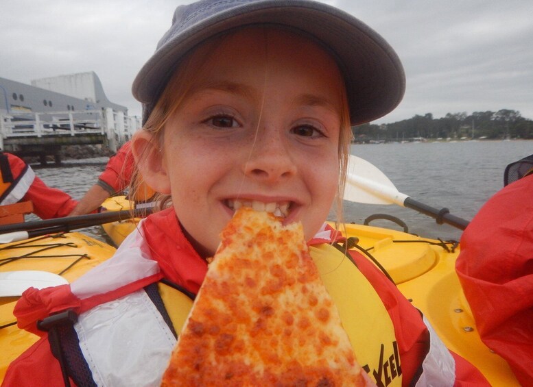 Pizza Paddle - Dinner Kayak Tour in Batemans Bay