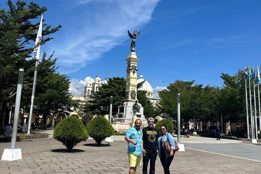 San Salvador Highlights half-Day: Boquerón+Rainbow Slide+downtown