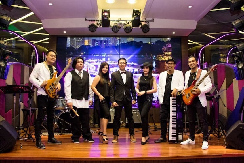 Wonderful Pearl Luxury Dinner Cruise with Live Music & Show