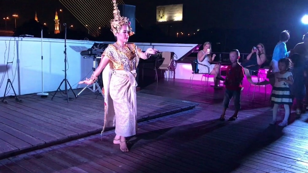 Wonderful Pearl Luxury Dinner Cruise with Live Music & Show