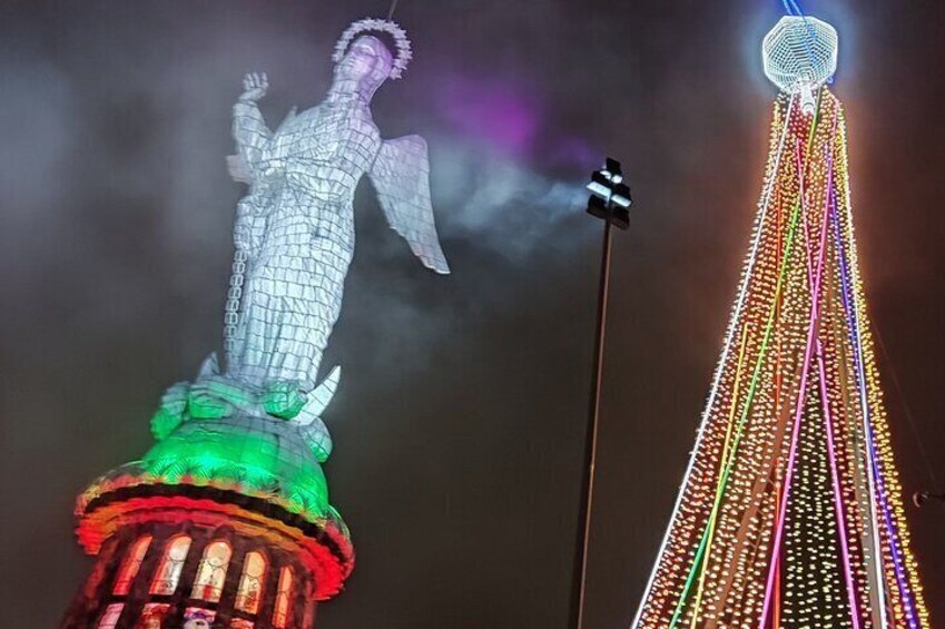 Virgin of Panecillo at night - Quito.