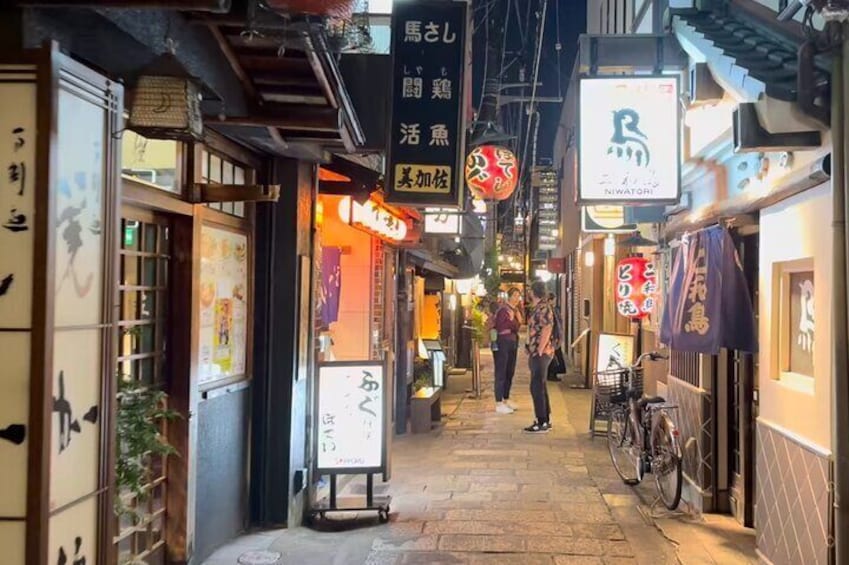 Osaka Alleyway: A hidden gem, where tradition and modernity intertwine under the glow of lanterns.