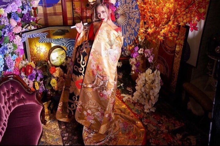 Step into Elegance: Experience the timeless beauty and grace of an Oiran in Kyoto, where tradition meets artistry.
Taken at the kyoto okazaki studio