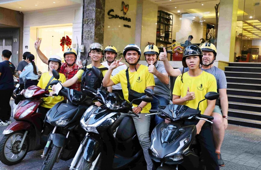 Hochiminh: Saigon By Night Tour with Foot Massage at Spa