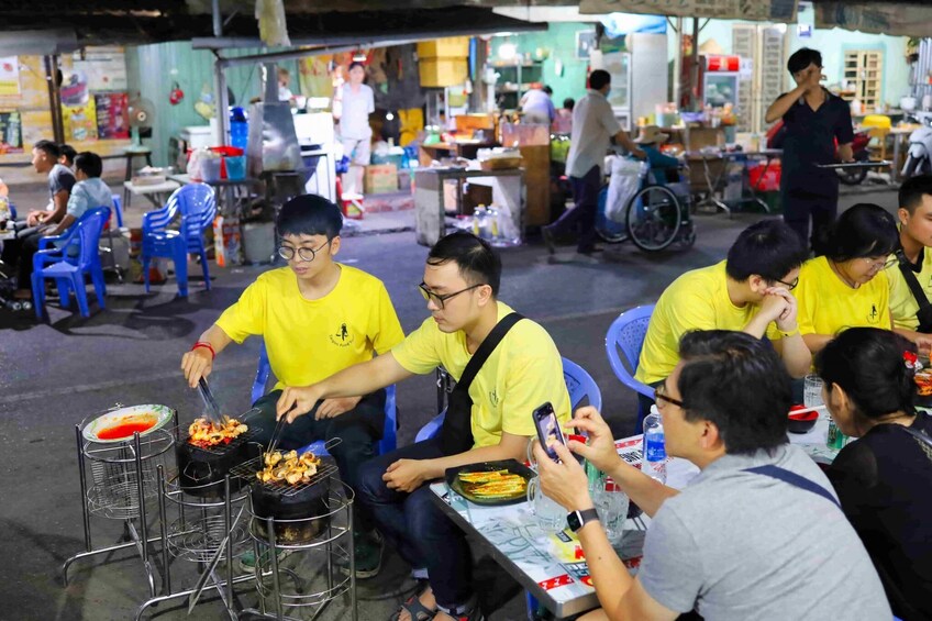 Hochiminh: Taste Of The Night Tour with Foot Massage