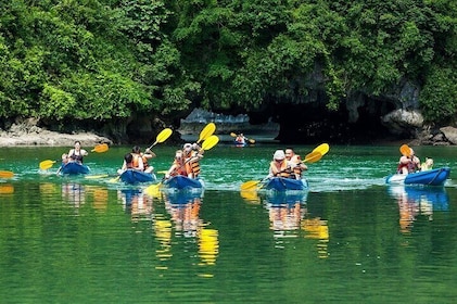 A Spectacular 1 Day Boat Excursion: Lan Ha Bay & Viet Hai Village