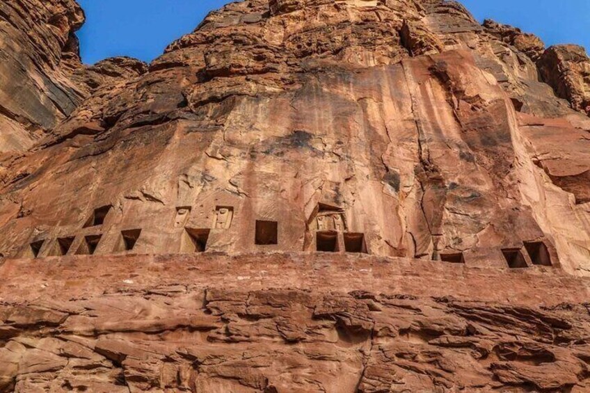 Discover Remarkable Tombs in Dadan and Jabal Ikmah